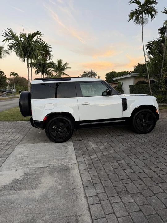 2024 Land Rover Defender L663 - Image 17 of 31