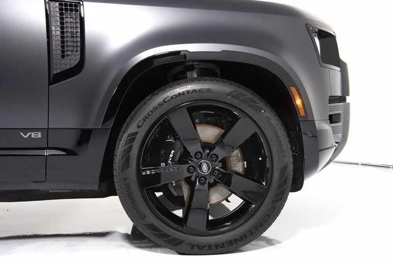 2024 Land Rover Defender V8 - Image 17 of 31