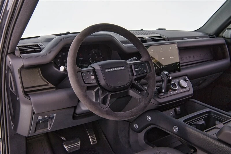 2024 Land Rover Defender V8 - Image 23 of 31