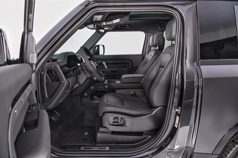 2024 Land Rover Defender V8 - Image 20 of 31