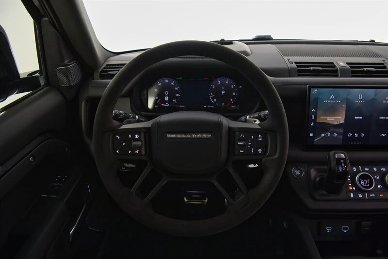 2024 Land Rover Defender V8 - Image 24 of 31