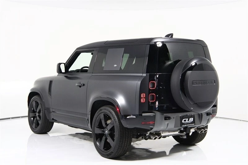 2024 Land Rover Defender V8 - Image 10 of 31