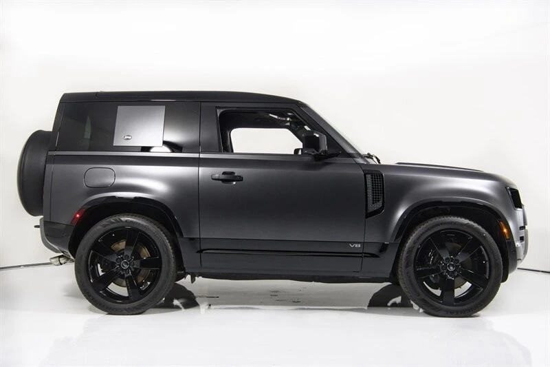 2024 Land Rover Defender V8 - Image 13 of 31
