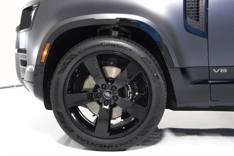 2024 Land Rover Defender V8 - Image 8 of 31