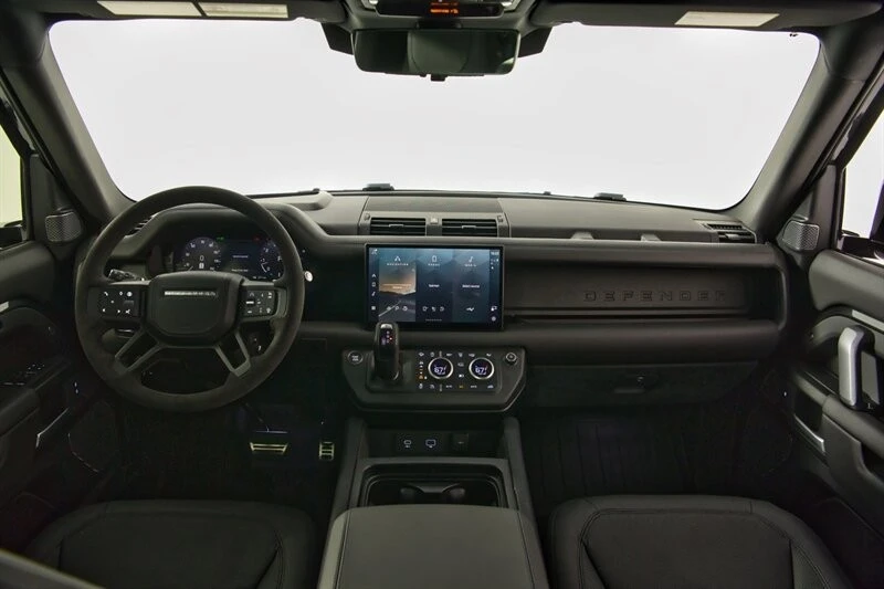 2024 Land Rover Defender V8 - Image 30 of 31