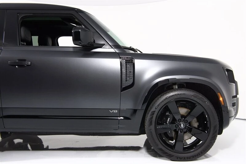 2024 Land Rover Defender V8 - Image 15 of 31