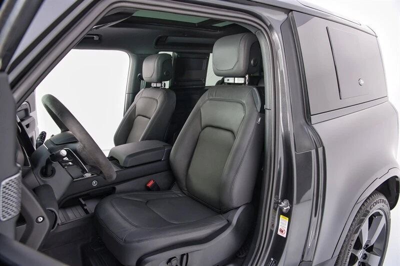 2024 Land Rover Defender V8 - Image 19 of 31