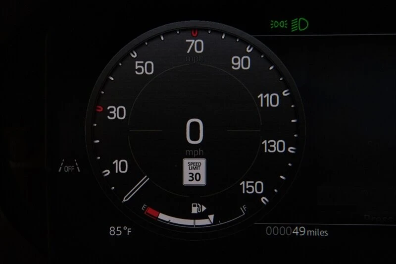 2024 Land Rover Defender V8 - Image 25 of 31