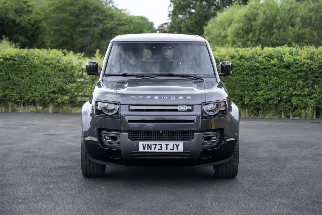 2024 Land Rover Defender V8 - Image 10 of 31