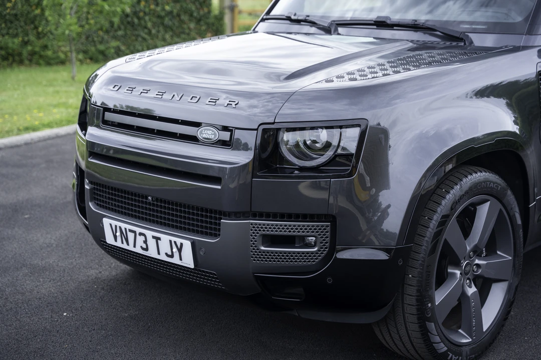 2024 Land Rover Defender V8 - Image 14 of 31