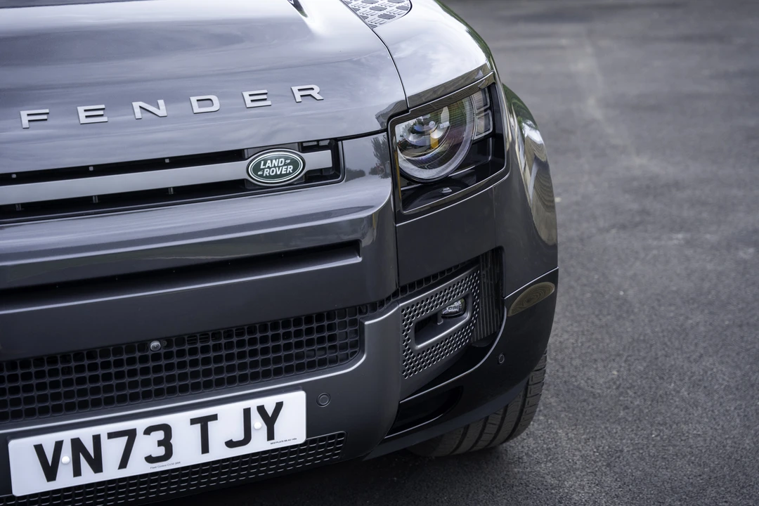 2024 Land Rover Defender V8 - Image 16 of 31