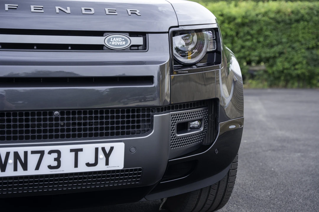 2024 Land Rover Defender V8 - Image 17 of 31