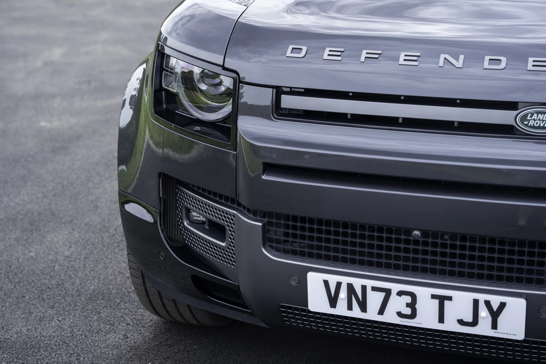 2024 Land Rover Defender V8 - Image 18 of 31