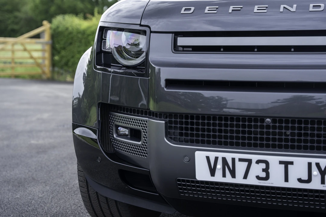 2024 Land Rover Defender V8 - Image 19 of 31