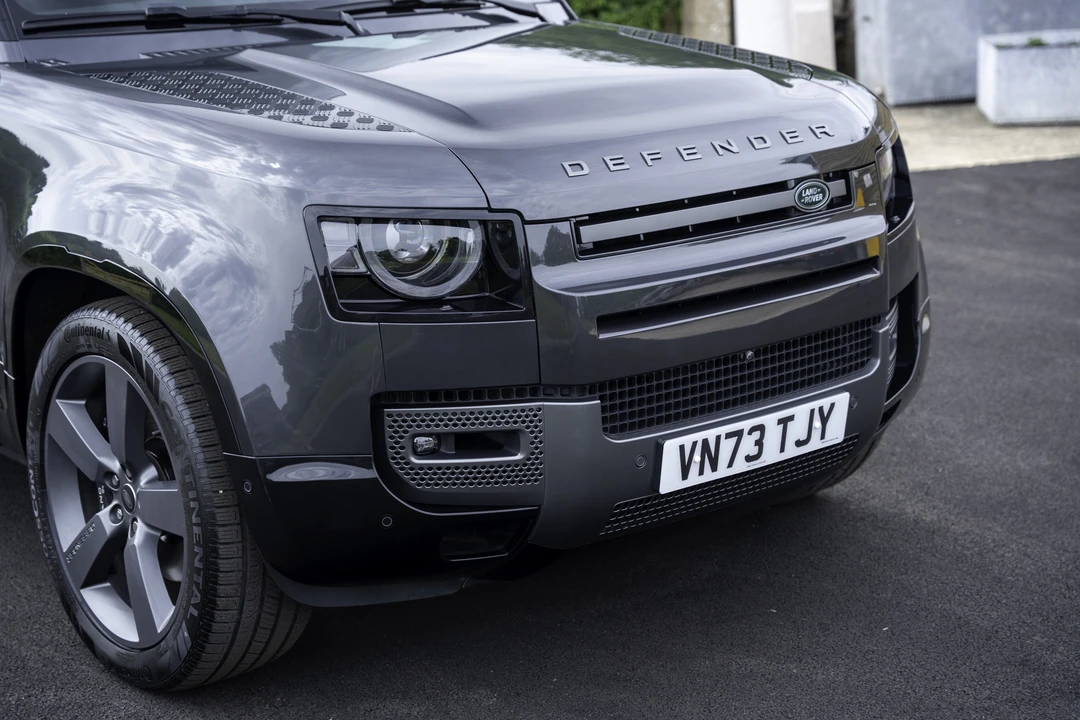 2024 Land Rover Defender V8 - Image 21 of 31