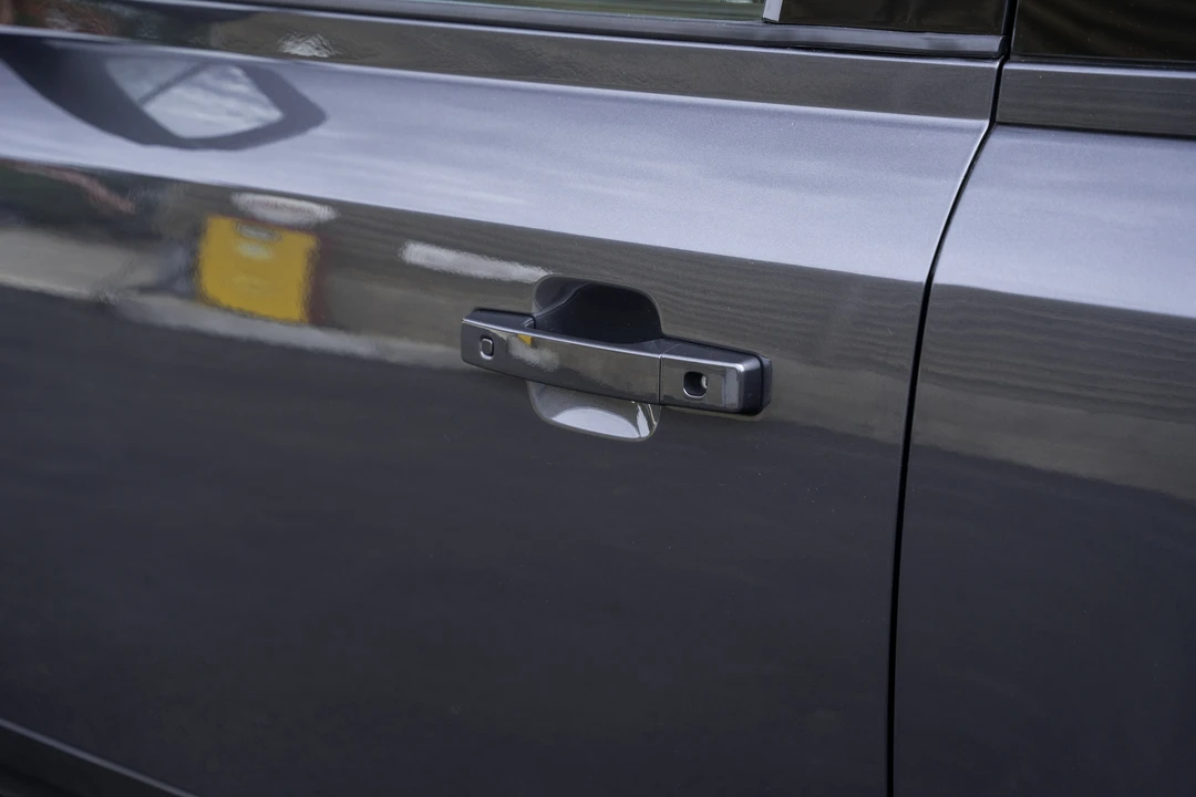 2024 Land Rover Defender V8 - Image 25 of 31
