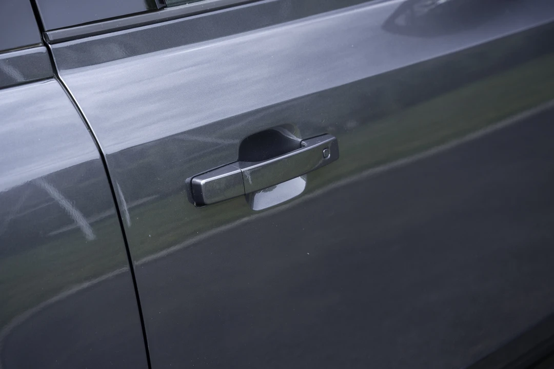 2024 Land Rover Defender V8 - Image 27 of 31
