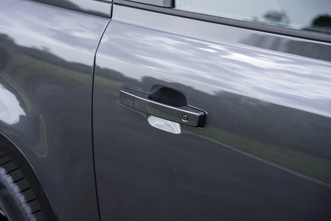 2024 Land Rover Defender V8 - Image 29 of 31