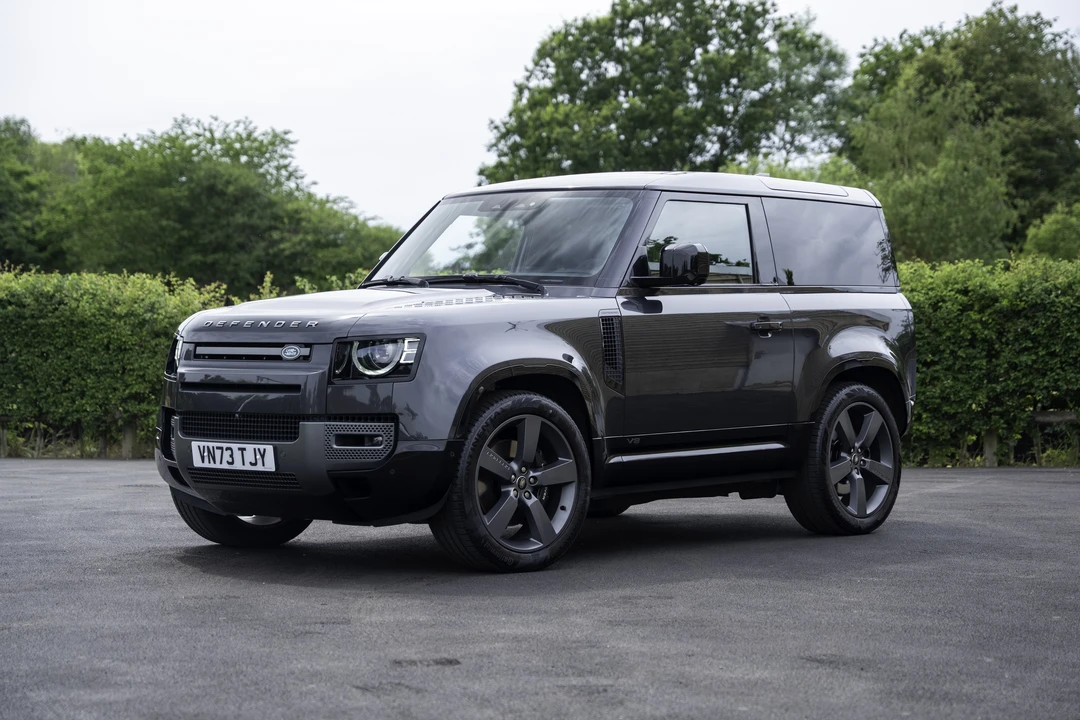 2024 Land Rover Defender V8 - Image 3 of 31