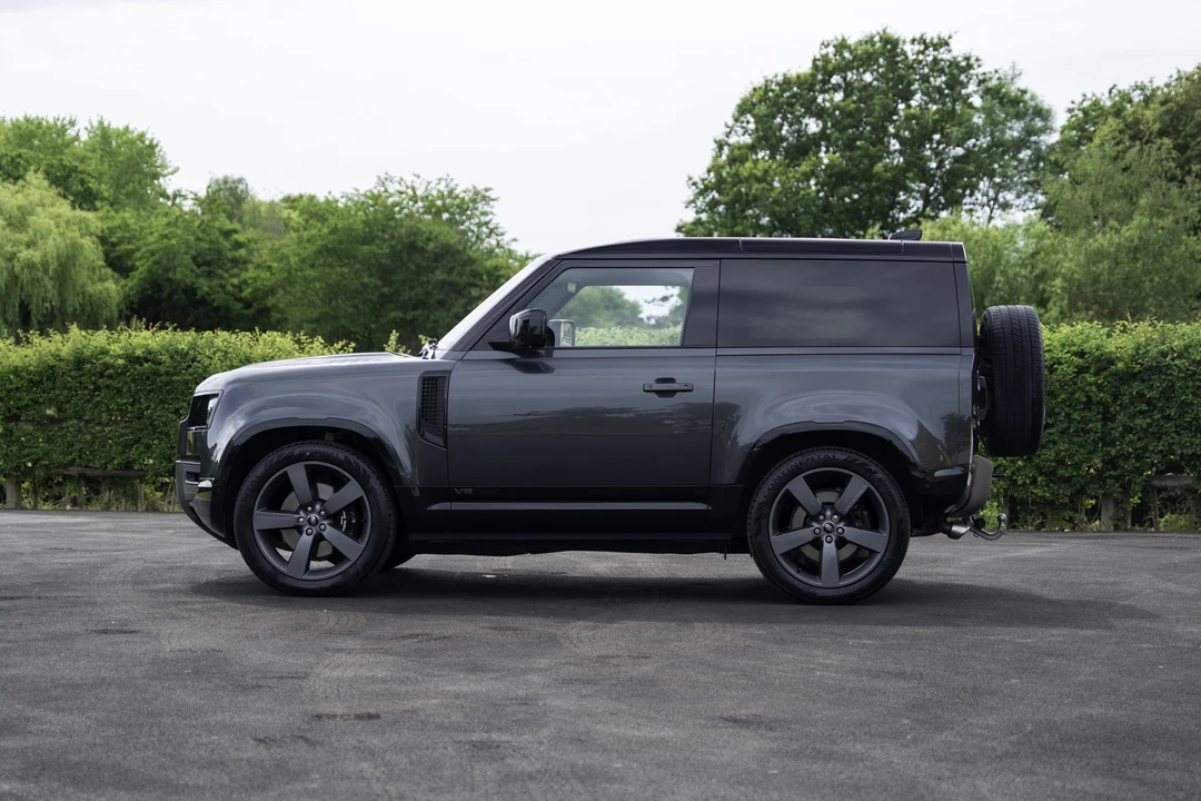 2024 Land Rover Defender V8 - Image 4 of 31