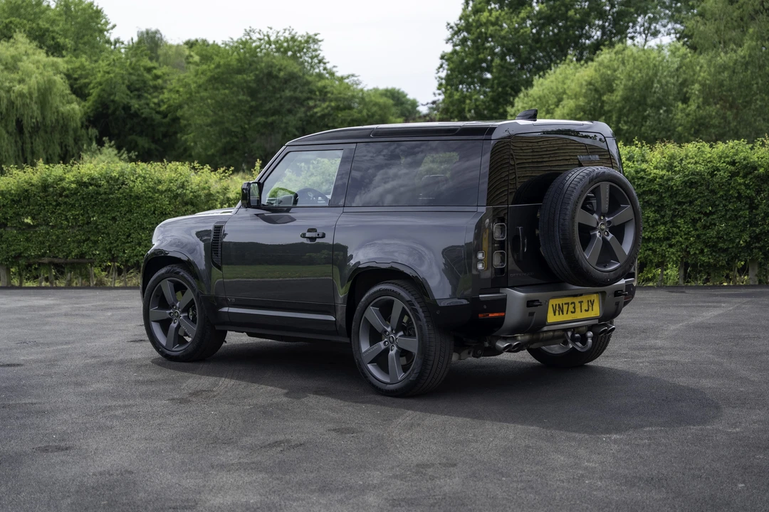 2024 Land Rover Defender V8 - Image 11 of 31