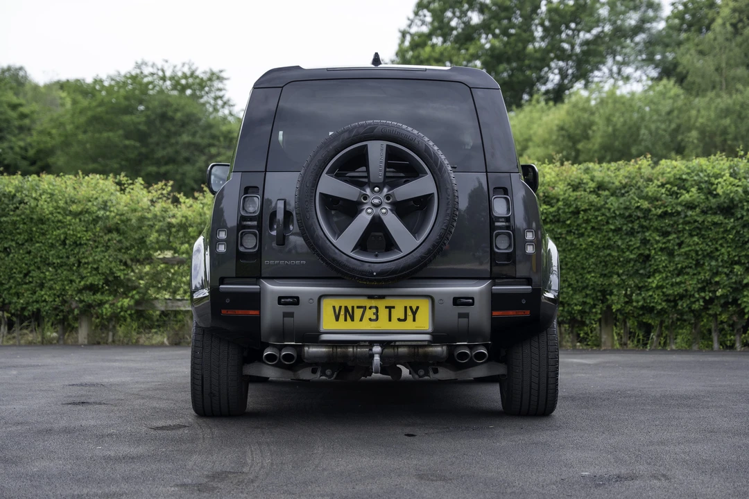 2024 Land Rover Defender V8 - Image 12 of 31