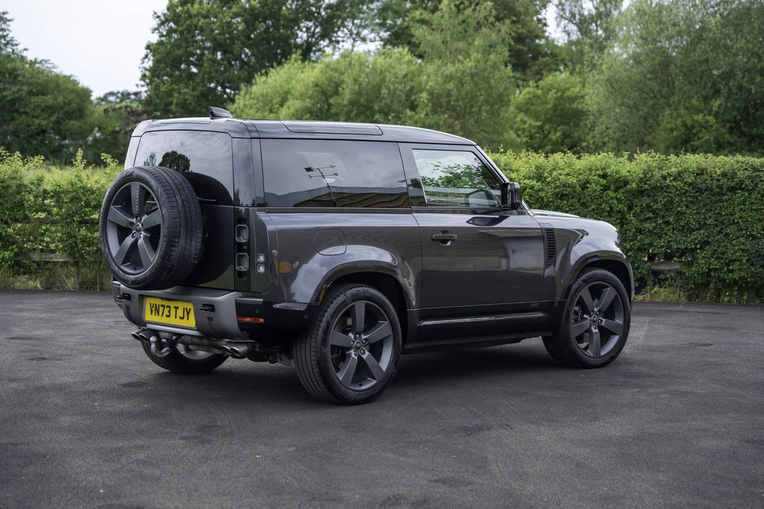 2024 Land Rover Defender V8 - Image 13 of 31