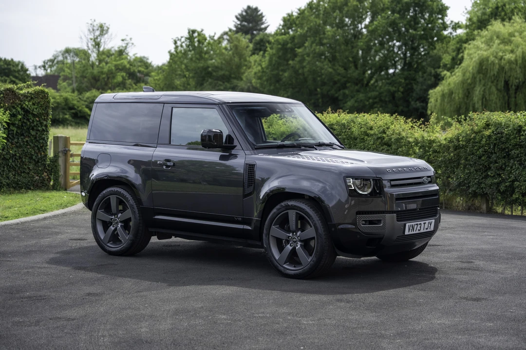 2024 Land Rover Defender V8 - Image 9 of 31