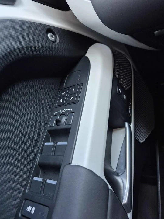2024 Land Rover Defender L663 - Image 11 of 20