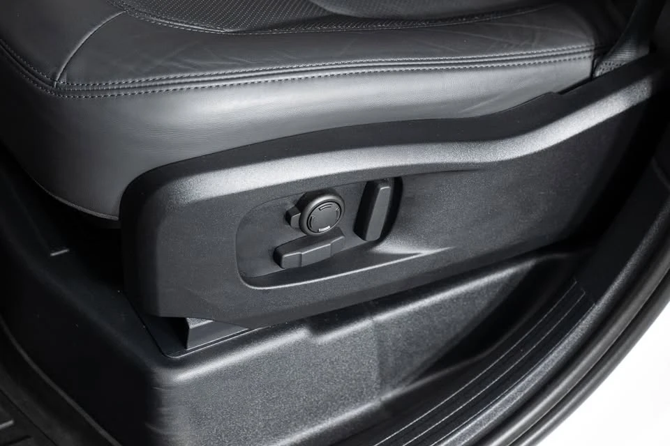 2024 Land Rover Defender L663 - Image 15 of 20