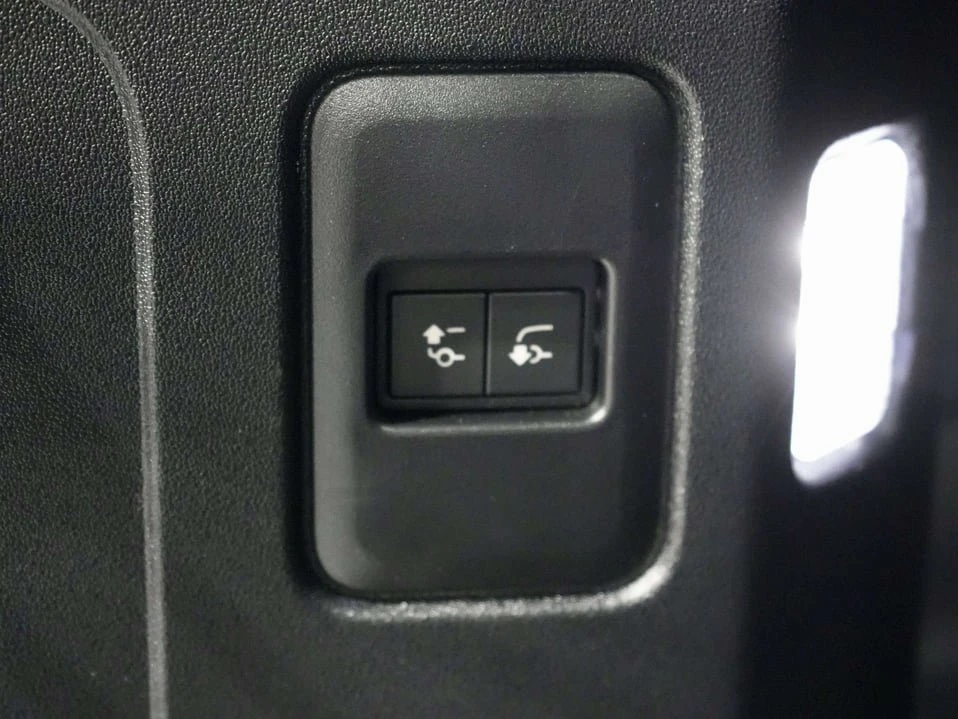 2024 Land Rover Defender L663 - Image 17 of 20