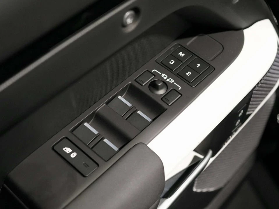 2024 Land Rover Defender L663 - Image 19 of 20