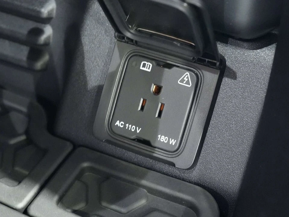 2024 Land Rover Defender L663 - Image 16 of 20