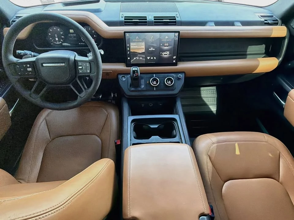 2024 Land Rover Defender V8 - Image 16 of 20