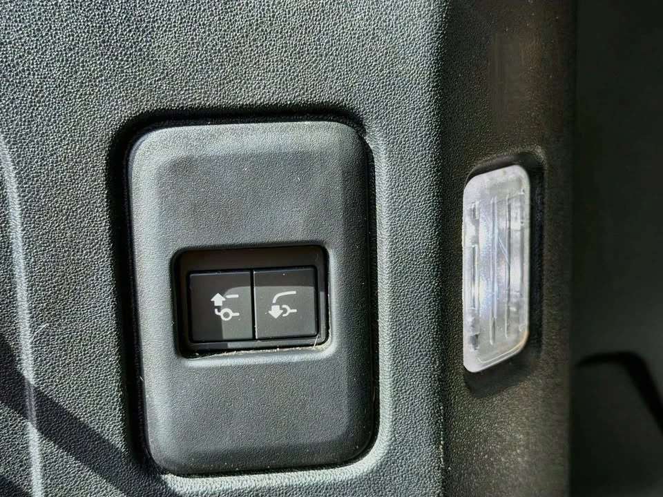2024 Land Rover Defender V8 - Image 13 of 20