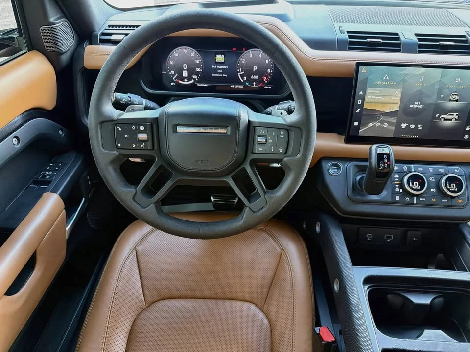 2024 Land Rover Defender V8 - Image 17 of 20