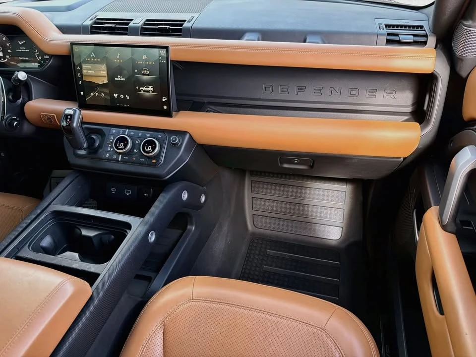 2024 Land Rover Defender V8 - Image 18 of 20