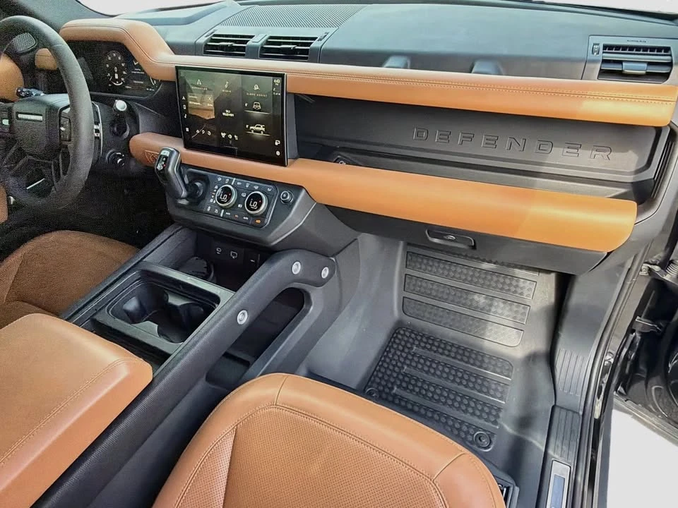 2024 Land Rover Defender V8 - Image 14 of 20