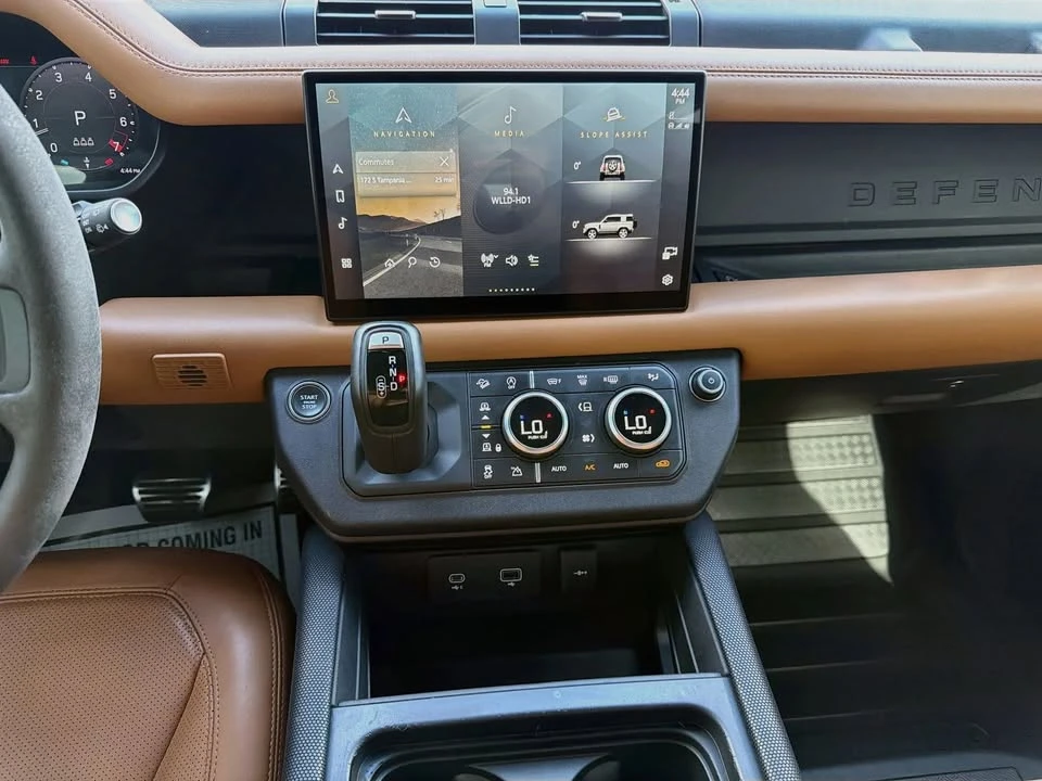 2024 Land Rover Defender V8 - Image 19 of 20