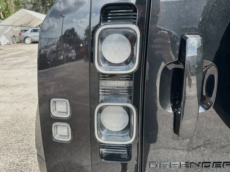 2024 Land Rover Defender V8 - Image 10 of 20