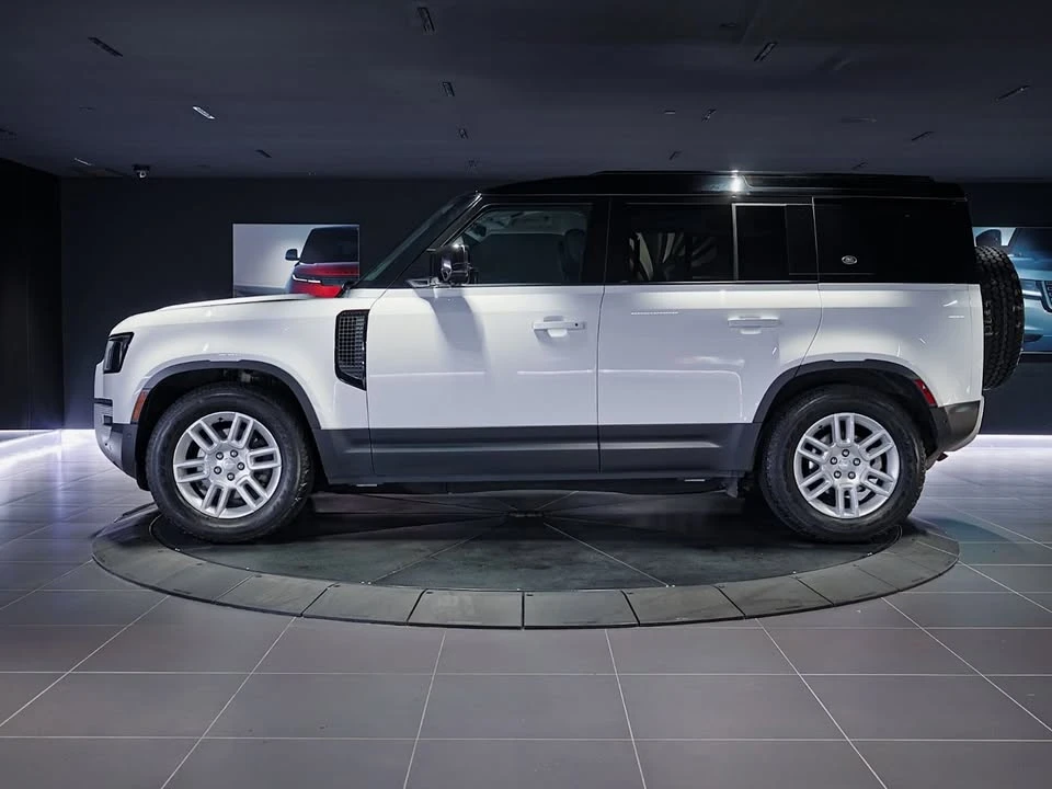 2024 Land Rover Defender L663 - Image 7 of 19