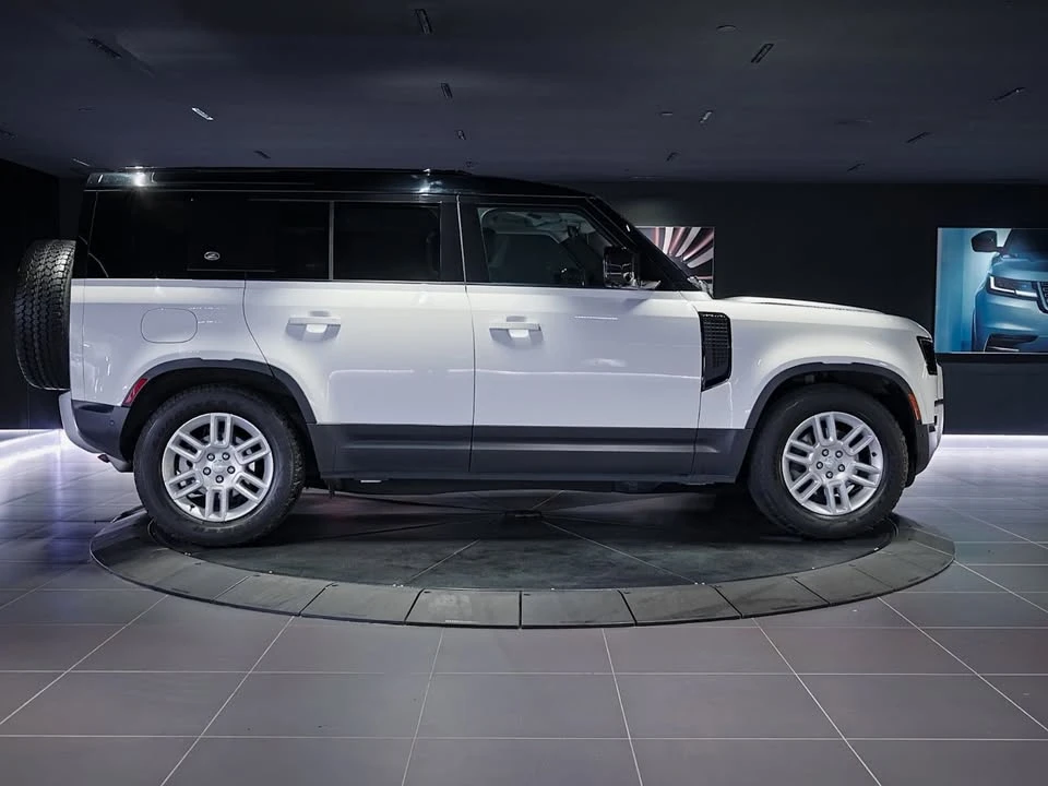 2024 Land Rover Defender L663 - Image 3 of 19