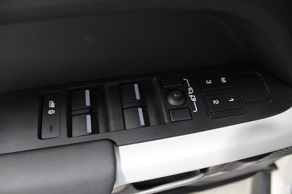 2024 Land Rover Defender L663 - Image 7 of 20