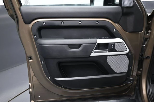 2024 Land Rover Defender L663 - Image 9 of 20