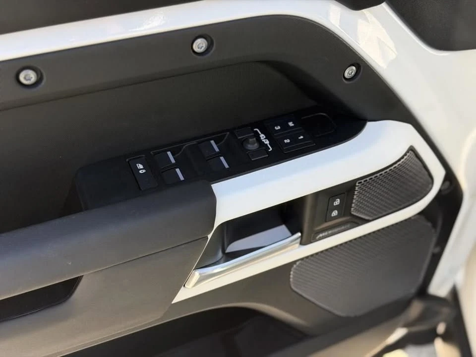 2024 Land Rover Defender L663 - Image 7 of 20
