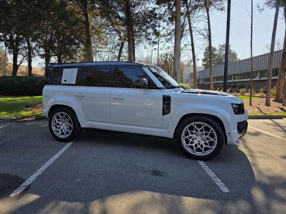 2024 Land Rover Defender L663 - Image 13 of 31