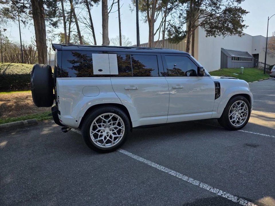 2024 Land Rover Defender L663 - Image 24 of 31