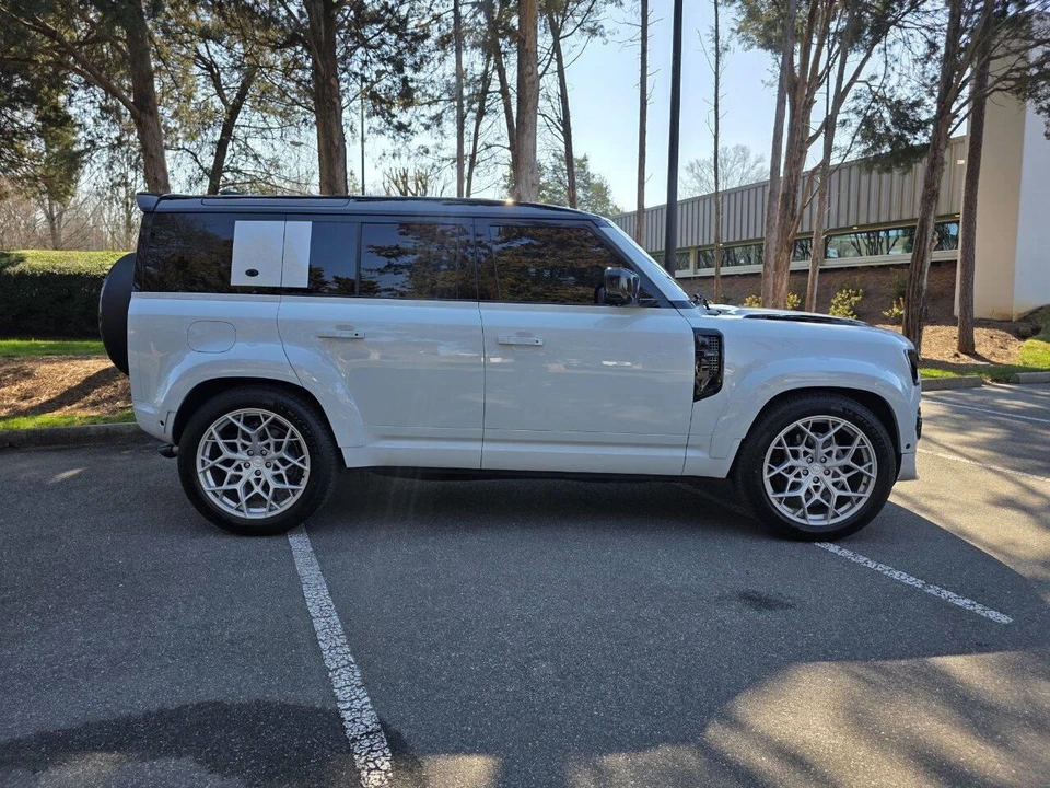 2024 Land Rover Defender L663 - Image 19 of 31