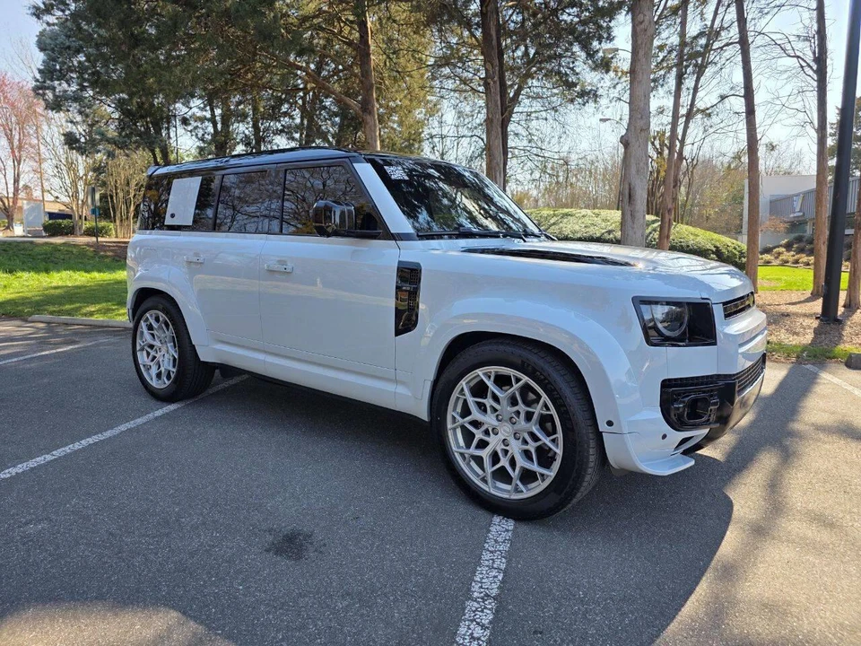2024 Land Rover Defender L663 - Image 14 of 31