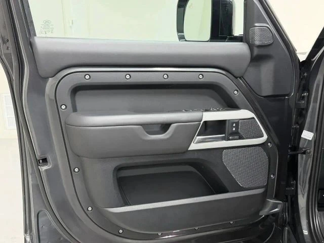 2024 Land Rover Defender L663 - Image 20 of 31